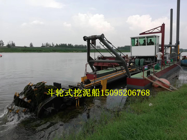 斗轮式挖泥船